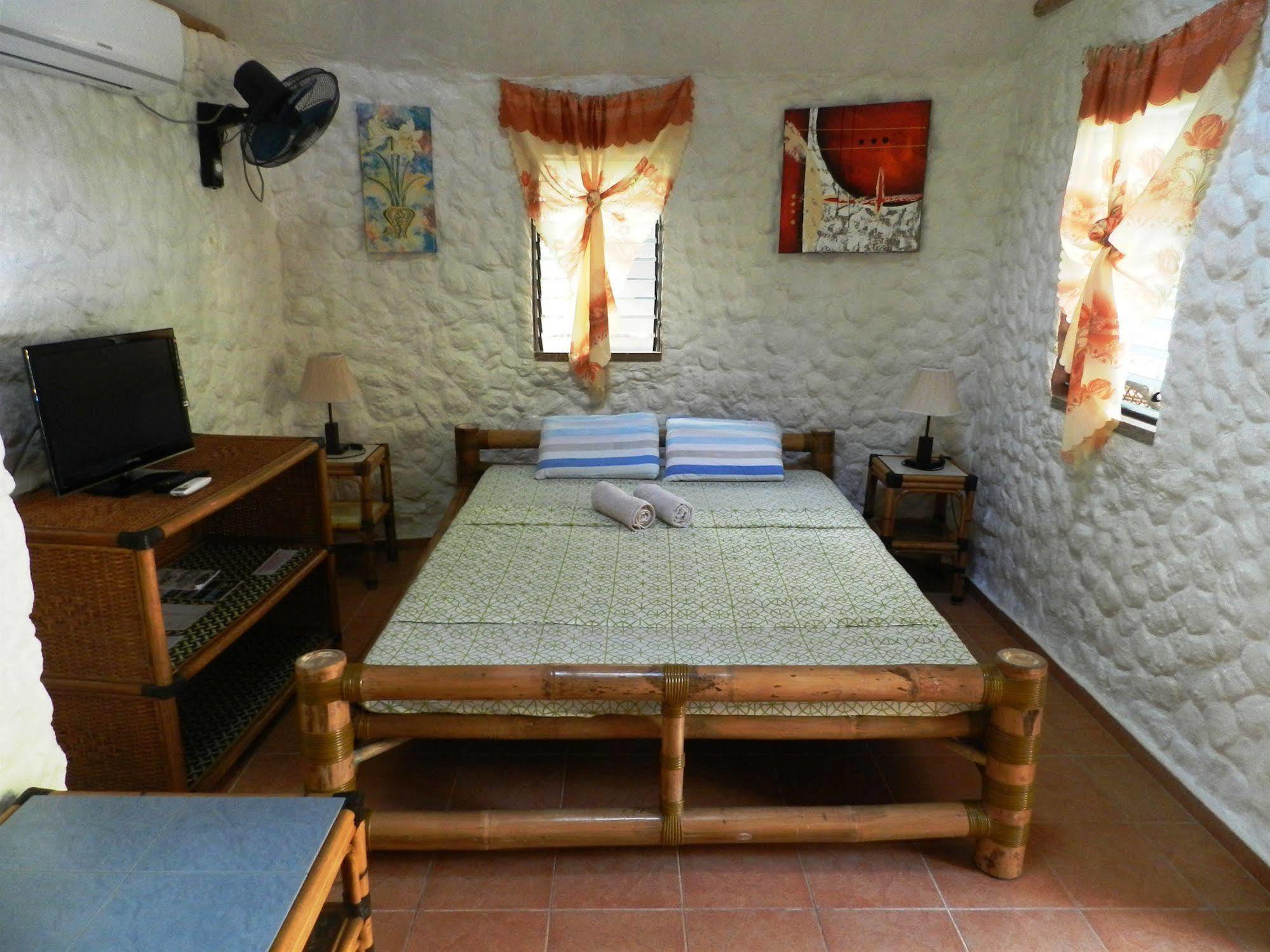 Panglao Chocolate Hills Hostel מראה חיצוני תמונה